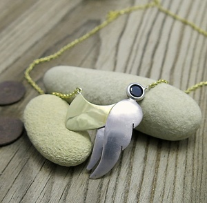 Kombinace žlutého a bílého zlata není pro každého Kombinace žlutého a bílého zlata není pro každého