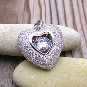 Zirkonové šílenství aneb Někdo to rád třpytivé Zirkonové šílenství aneb Někdo to rád třpytivé