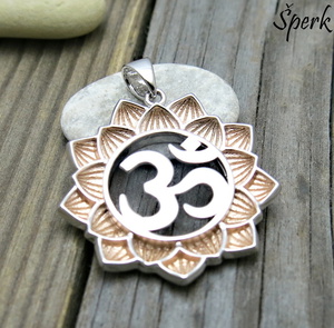 Zlaté a stříbrné medailonky, talismany, amulety a symboly