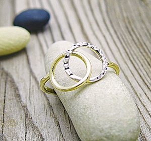 Náramky a prsteny z kombinovaného zlata Náramky a prsteny z kombinovaného zlata