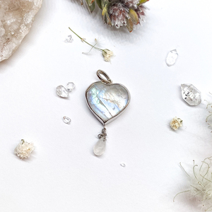 Měsíční kámen: tajemství, ženskost a vnitřní klid Měsíční kámen: tajemství, ženskost a vnitřní klid