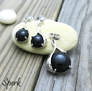 Black and white: černý onyx v bílém stříbře či oceli Black and white: černý onyx v bílém stříbře či oceli