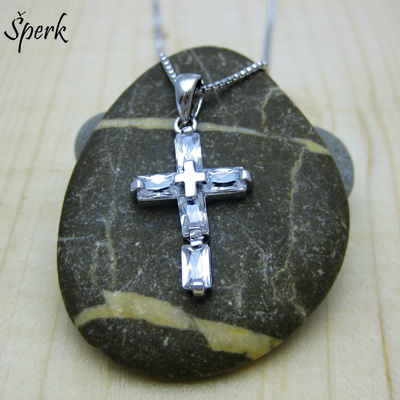 Stříbro ... přívěšek ... kříž ... řetízek ...