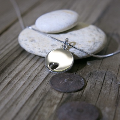 Stříbrný náhrdelník ~ placička se srdíčkem Stříbrný náhrdelník ~ placička se srdíčkem