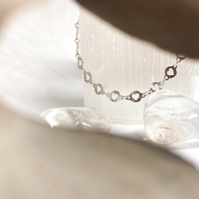 Řetízek na kotník se srdíčky ~ stříbro  Řetízek na kotník se srdíčky ~ stříbro