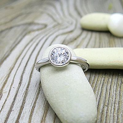 Stříbrný prsten se zirkonem Stříbrný prsten se zirkonem