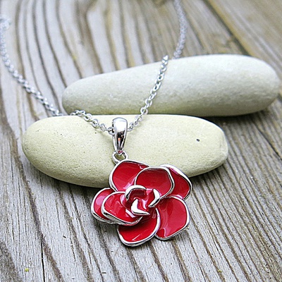 Stříbrný náhrdelník - kytička  Stříbrný náhrdelník - kytička