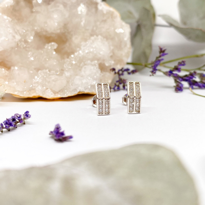 Stříbrné geometrické náušnice se zirkony Stříbrné geometrické náušnice se zirkony