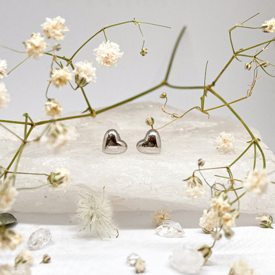 Stříbrné náušnice na šroubek - srdíčka Stříbrné náušnice na šroubek - srdíčka