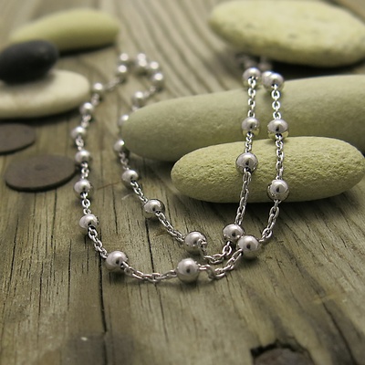 Stříbrný náhrdelník s kuličkami Stříbrný náhrdelník s kuličkami
