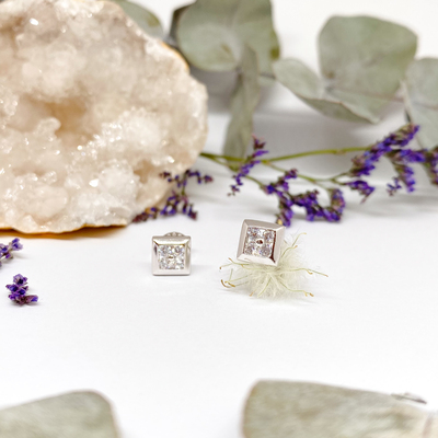 Stříbrné náušnice - čtverečky se zirkony Stříbrné náušnice - čtverečky se zirkony