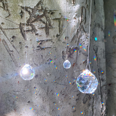 Závěsné duhové kuličky