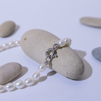 Náramek bílé říční perly