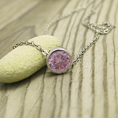 Stříbrný náhrdelník se zirkonem ~ růžová Stříbrný náhrdelník se zirkonem ~ růžová