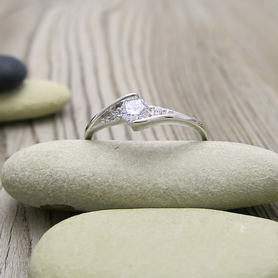 Zirkony ~ stříbrný prsten Zirkony ~ stříbrný prsten