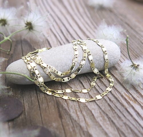 Náhrdelník žluté zlato zdobený. 1