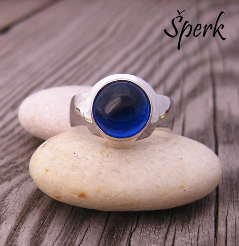 Zlatý prsten ~ zářící modrým spinelem 1