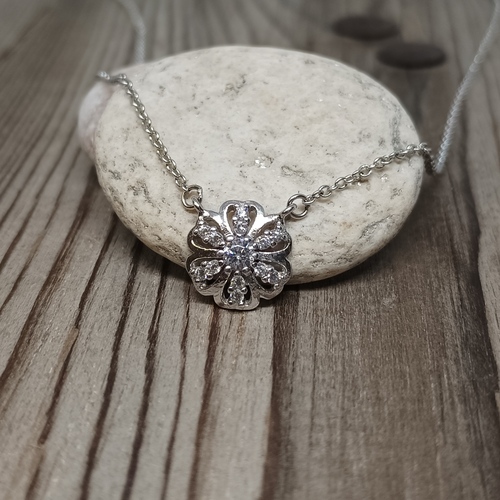 Stříbrný náhrdelník s kytičkou Stříbrný náhrdelník s kytičkou 1