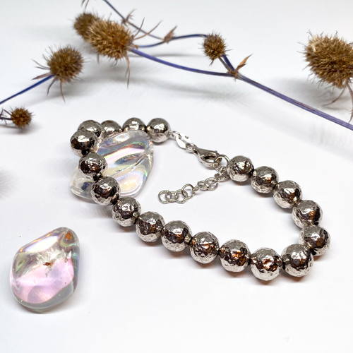 Stříbrný náramek s tepanými kuličkami 1