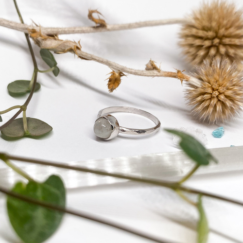 Stříbrný broušený prsten ~ Měsíční kámen 1