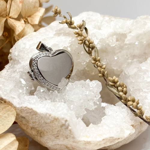 Stříbrný medailonek se zirkony - srdce  1