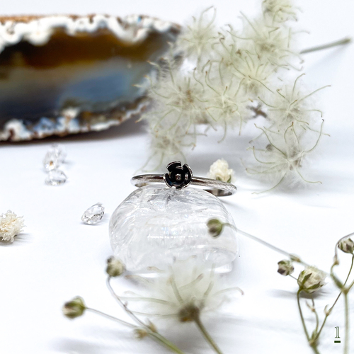 Stříbrný prstýnek s kytičkou Stříbrný prstýnek s kytičkou 1