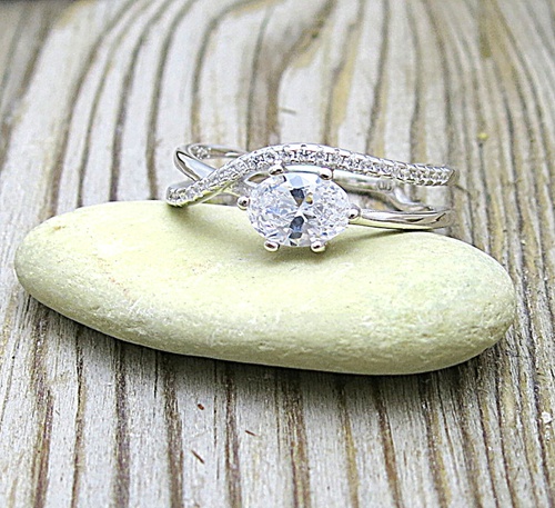 Stříbrný prsten se zirkony 1