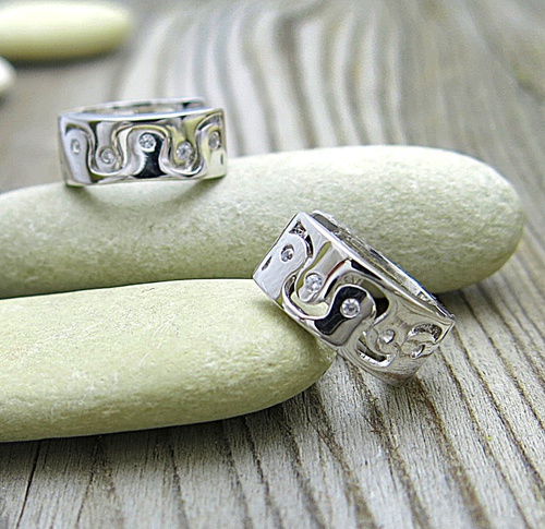 Stříbrné náušnice kruhy se zirkony 1