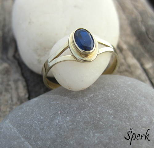 Zlatý prsten se spinelem ~ modrý ovál 1
