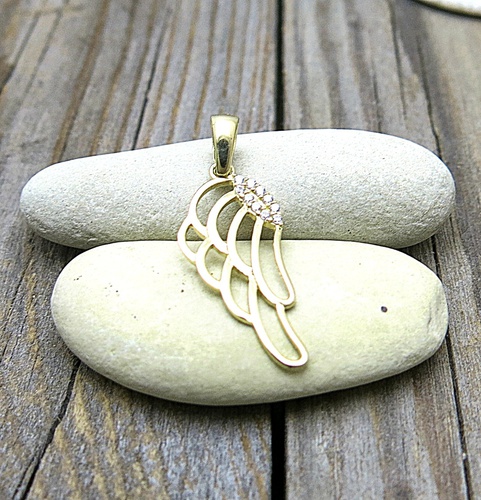 Andělské křídlo se zirkony, přívěsek žluté zlato 1