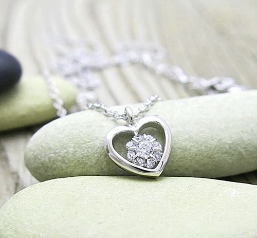 Jemný stříbrný náhrdelník ~ srdce 1
