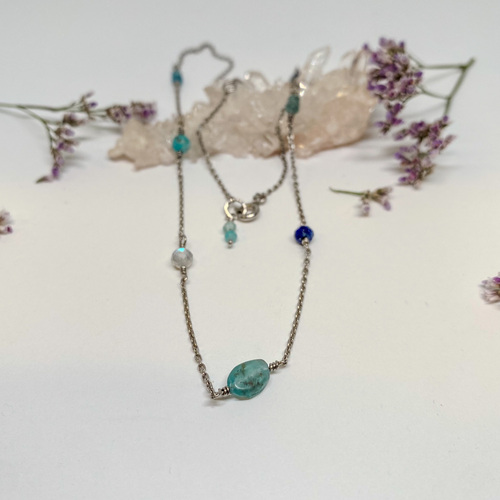 Náhrdelník s modrými minerály 1