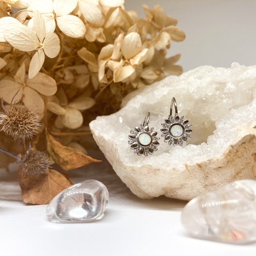 Stříbrné náušnice se syntetickými opály a zirkony - květina Stříbrné náušnice se syntetickými opály a zirkony - květina 1