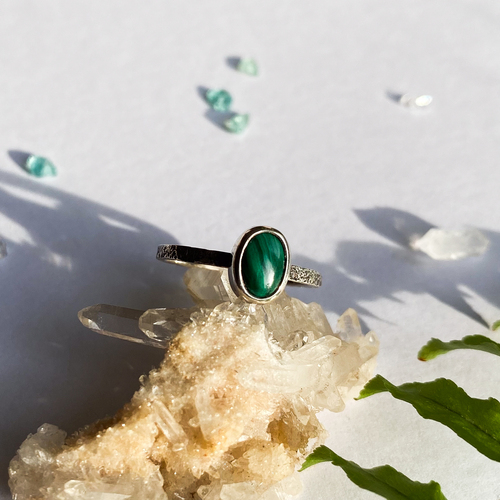 Stříbrný tepaný prsten ~ malachit 1