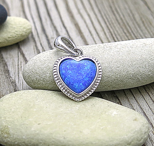 Stříbrný přívěsek srdce s modrým opálem 1