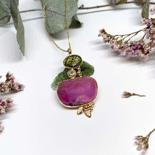 Rubín a Vltavín ~ náhrdelník žluté zlato 1