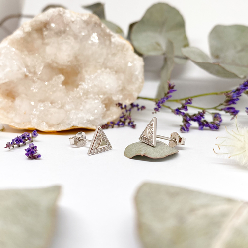 Stříbrné náušnice - trojúhelníčky se zirkony Stříbrné náušnice - trojúhelníčky se zirkony 1