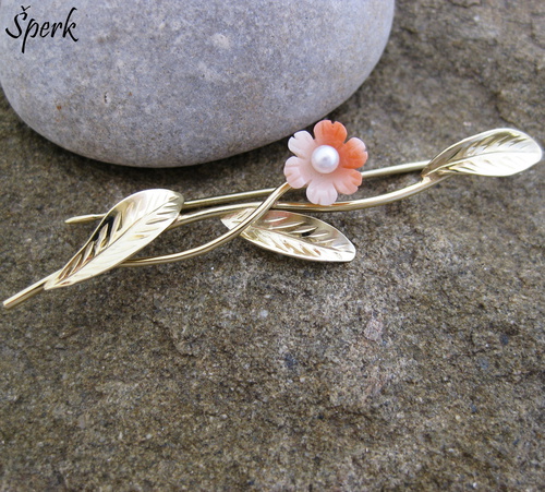 Brož s růžovým korálem a perlou ~ květina 1