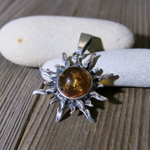 Stříbrný přívěs ~ slunce s jantarem 1