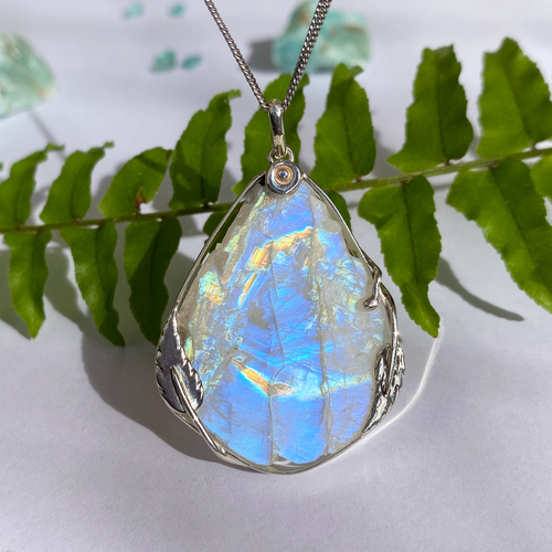 Měsíční kámen kapka s lístky ~ autorský šperk 1