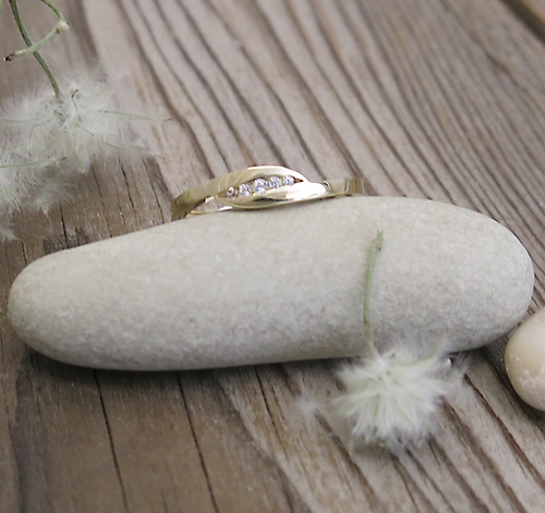 Prsten se zirkony ~ žluté zlato  1