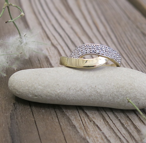 Prsten se zirkony ~ žluté zlato 1