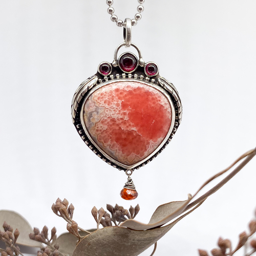 Autorský šperk - Přívěs Rodonit s Almandinem a kapkou Granátu 1