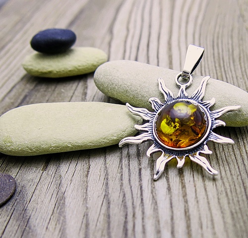 Jantar ~ stříbrný přívěsek Slunce 1