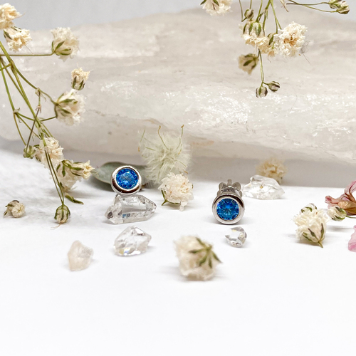 Stříbrné náušnice na šroubek - modrý zirkon 1