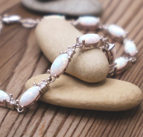 Stříbrný náramek se syntetickým opálem a zirkony Stříbrný náramek se syntetickým opálem a zirkony 1