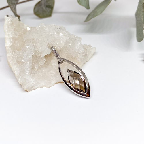 Stříbrný přívěs se Záhnědou a zirkony 1