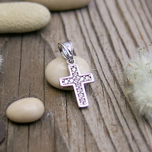 Křížek přívěsek se zirkony ~ bílé zlato 1