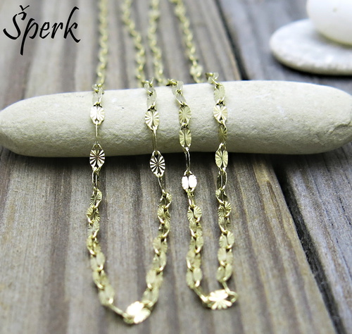 Zlatý náhrdelník s drobnými zdobenými očky 1