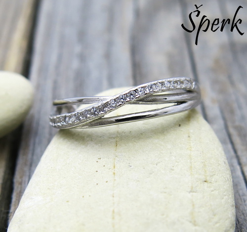 Stříbrný prsten se zirkony  1